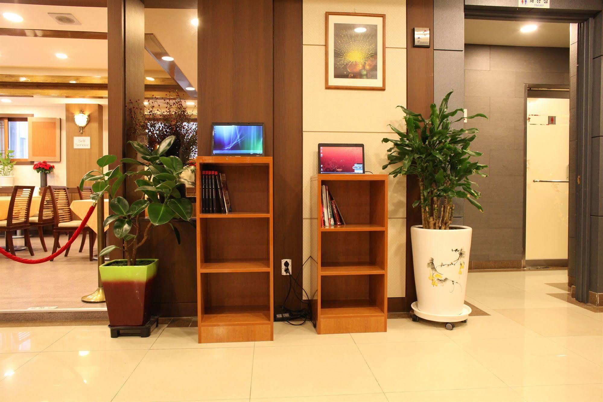 Отель Hill House Seoul Myeongdong Экстерьер фото