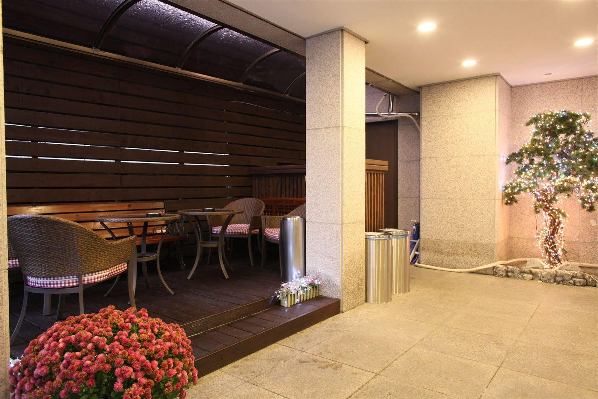 Отель Hill House Seoul Myeongdong Экстерьер фото