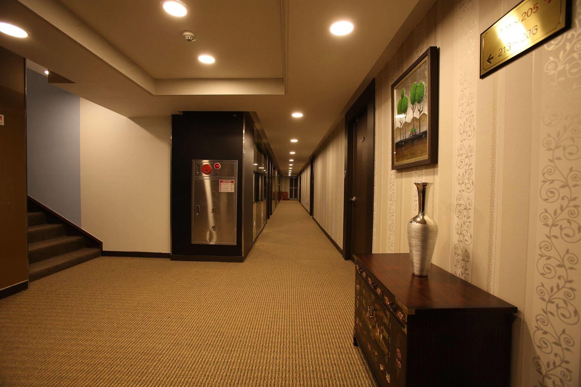Отель Hill House Seoul Myeongdong Экстерьер фото